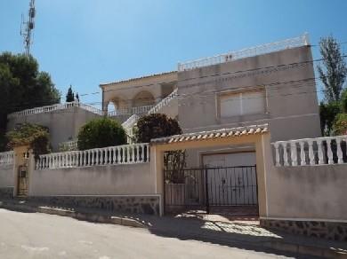 Chalet con 4 dormitorios se vende en San Miguel de Salinas, Vega Baja Torrevieja