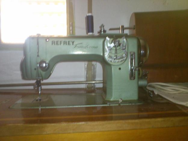 vendo maquina de coser REFREY trasforma