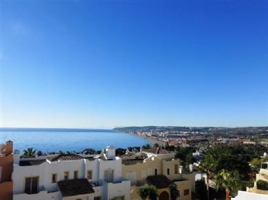 Apartamento con 3 dormitorios se vende en Casares Costa, Costa del Sol