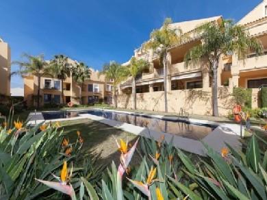 Apartamento Planta Baja con 3 dormitorios se vende en Marbella, Costa del Sol