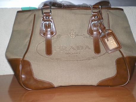 VENDO BOLSO DE PRADA SIN ESTRENAR. 59 euros