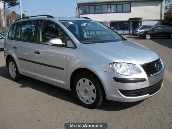 VW Touran CONCEPTLINE.9.290 EUR