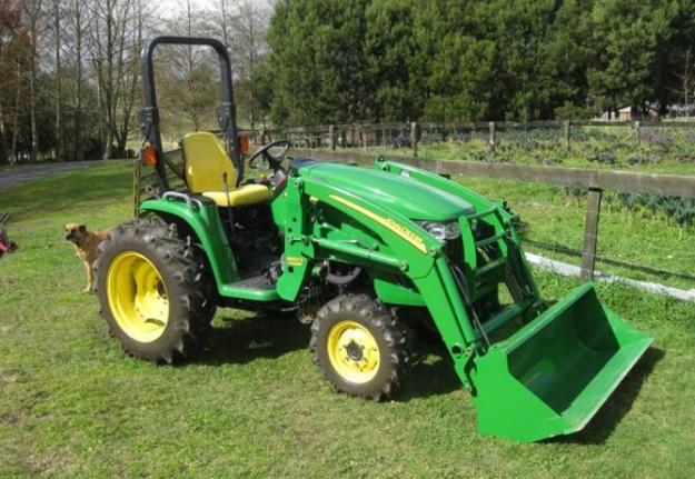 2008 John Deere 3320 tractor