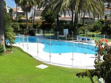 Apartamento con 3 dormitorios se vende en Marbella, Costa del Sol