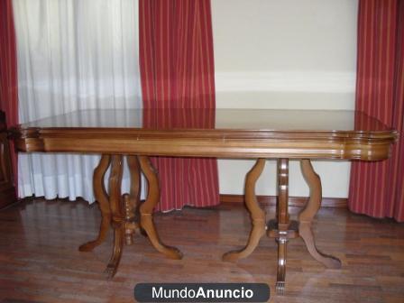 SE VENDE MESA CLÁSICA DE SALÓN NOGAL