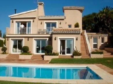 Chalet con 4 dormitorios se vende en Marbella, Costa del Sol