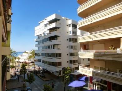 Apartamento con 2 dormitorios se vende en Marbella, Costa del Sol