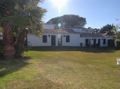 Chalet con 3 dormitorios se vende en Marbella, Costa del Sol