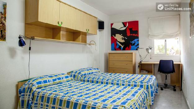 Rooms available - Colourful 4-bedroom apartment in residential La Saïdia