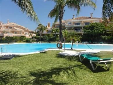 Apartamento con 2 dormitorios se vende en Estepona, Costa del Sol