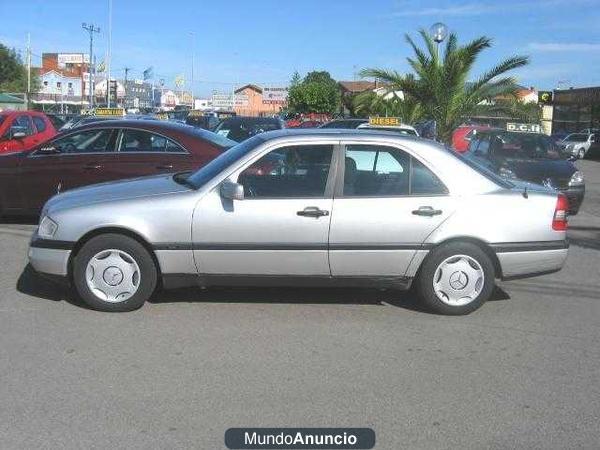 Mercedes-Benz C 180 AUT CLASSIC