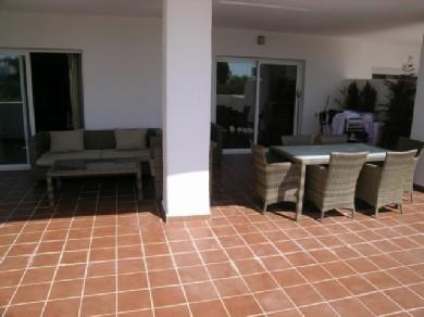 Apartamento con 4 dormitorios se vende en Estepona, Costa del Sol