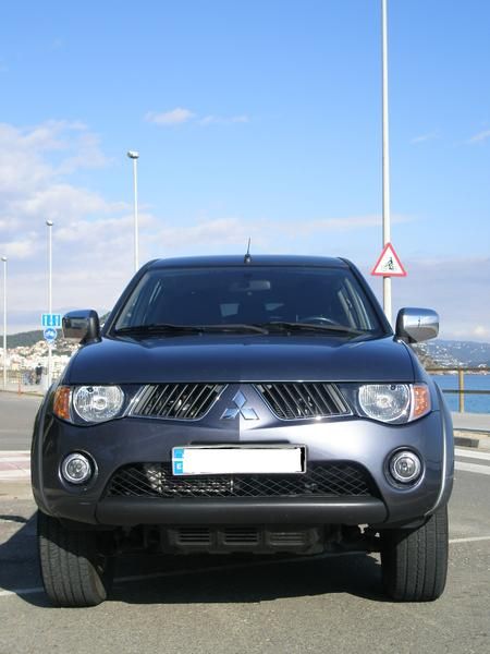 VENDO MITSUBISHI L200 2.5DID 136CV DOUBLE CABINA INTENSIVE PLUS 4P.