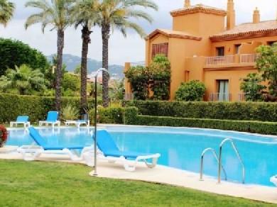 Apartamento con 2 dormitorios se vende en Benahavis, Costa del Sol