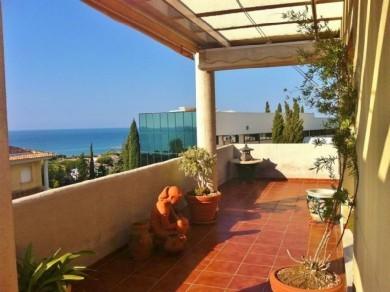 Apartamento con 2 dormitorios se vende en Marbella, Costa del Sol