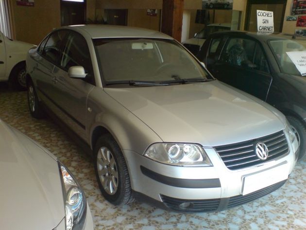 VOLKSWAGEN PASSAT 1.9 TDI 100CV ADVANCE