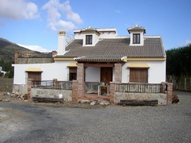 Chalet con 2 dormitorios se vende en Alora