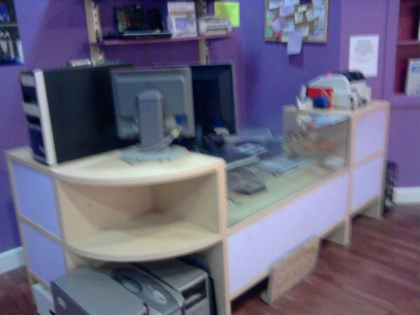 Vendo Mobiliario de Tienda de Informatica.Urge!