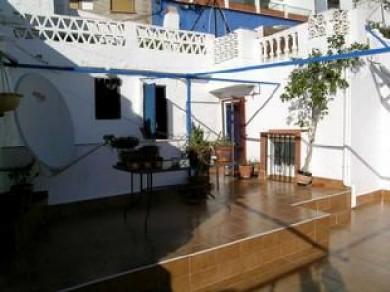 Chalet con 4 dormitorios se vende en Velez-Malaga, Axarquia