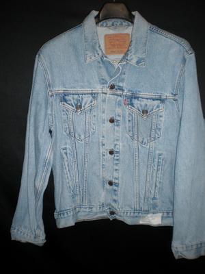 Chaqueta V aquera Levis de segunda mano en buen estado