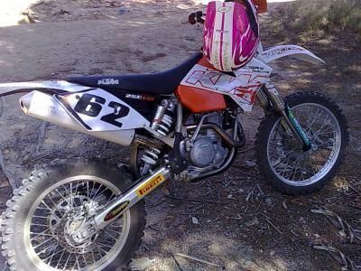 KTM 250 exc 4 tiempos,solo 600 km