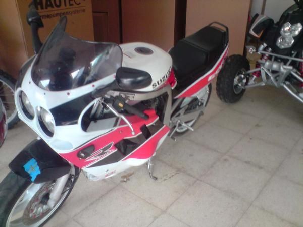 se vende moto