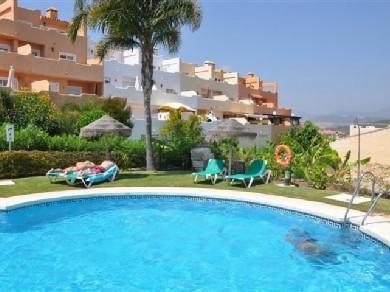 Apartamento con 3 dormitorios se vende en Casares Costa, Costa del Sol