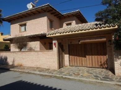 Chalet con 3 dormitorios se vende en Estepona, Costa del Sol