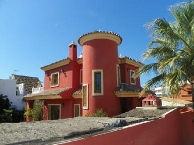 Chalet con 3 dormitorios se vende en Marbella, Costa del Sol