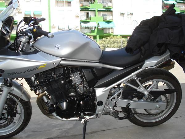 se vende suzuki bandit 650 s