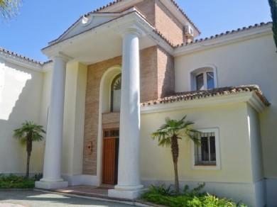 Chalet con 4 dormitorios se vende en Marbella, Costa del Sol