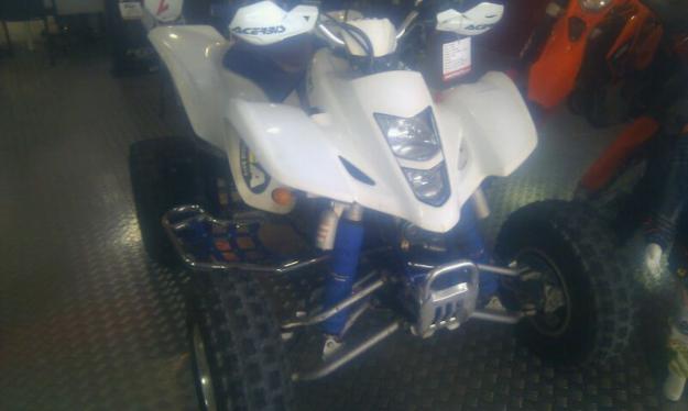 Quad LTZ 400 casi nuevo