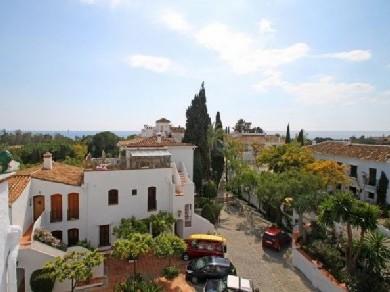 Apartamento con 2 dormitorios se vende en Marbella, Costa del Sol