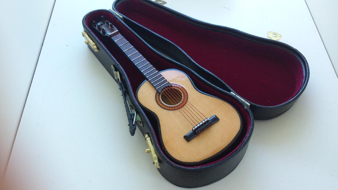 Miniatura guitarra española