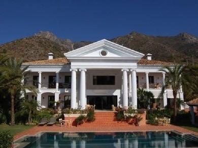 Chalet con 8 dormitorios se vende en Marbella, Costa del Sol