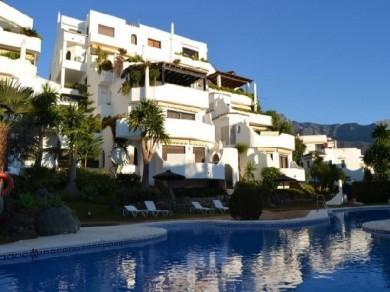 Apartamento con 2 dormitorios se vende en Marbella, Costa del Sol