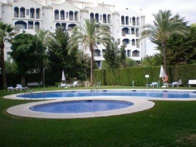 Apartamento con 2 dormitorios se vende en Marbella, Costa del Sol