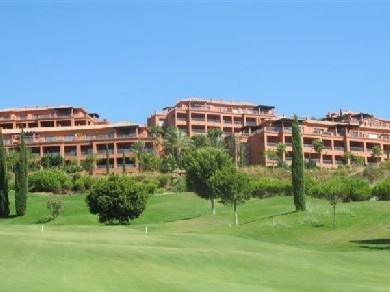 Apartamento con 3 dormitorios se vende en Estepona, Costa del Sol