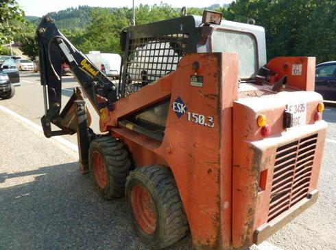 Nissan cabstar minicargadora/bobcat/motor kubota/solo 1.600 horas/completa con retro y portapalets / martillo