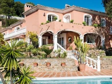 Chalet con 12 dormitorios se vende en Marbella, Costa del Sol