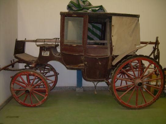 coche de caballos antiguo. PRECIO NEGOCIABLE.