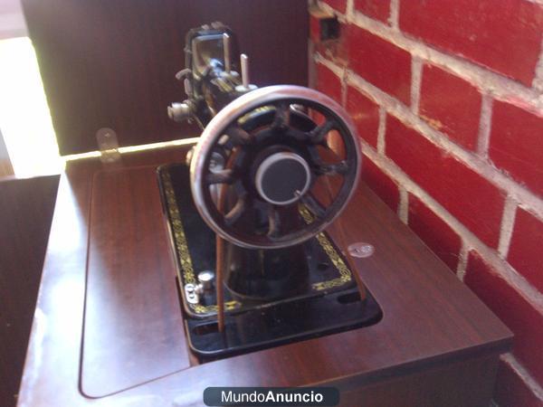 Vendo maquina de coser SIGMA MODELO A con mueble de madera de nogal