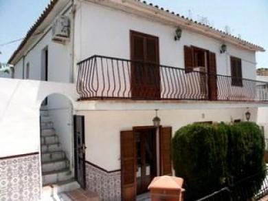 Chalet con 6 dormitorios se vende en Vinuela, Axarquia