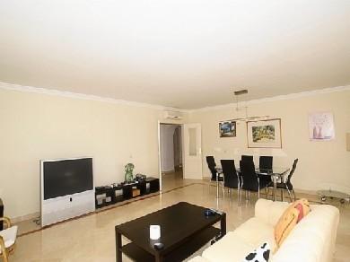 Apartamento con 2 dormitorios se vende en Marbella, Costa del Sol