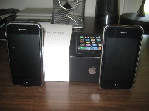 Apple iPhone 3GS 32GB black Factory Unlocked iPhone