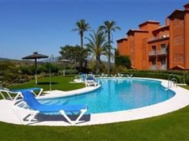 Apartamento con 2 dormitorios se vende en Estepona, Costa del Sol