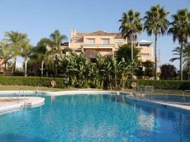 Apartamento con 3 dormitorios se vende en Marbella, Costa del Sol