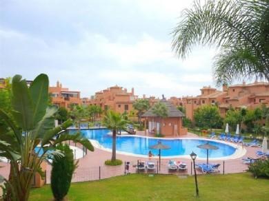 Apartamento con 5 dormitorios se vende en Estepona, Costa del Sol