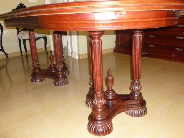 Se vende lote mesa comedor extensible con 6 sillas, lámpara de techo y apliques de pared