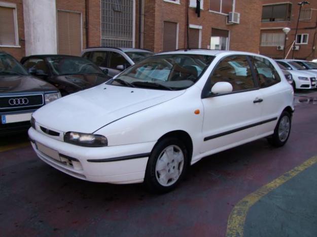 Urge venta coche fiat bravo blanco jtd 100 sport año 2003